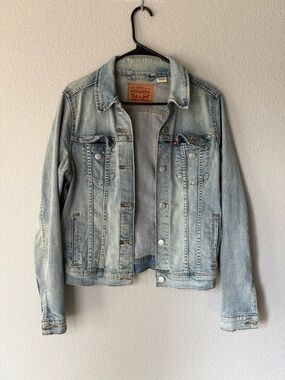 Levi's Light Wash Denim Jacket - medium